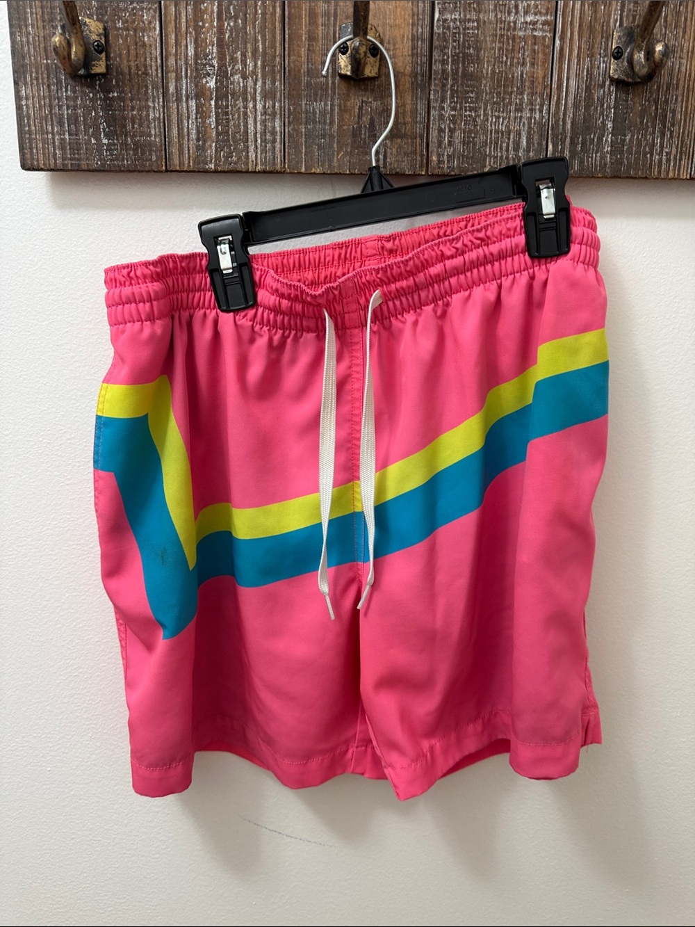 Chubbies Men's M Workout Swim Trunks Colorblock Pink Yellow Blue 5.5" Inseam